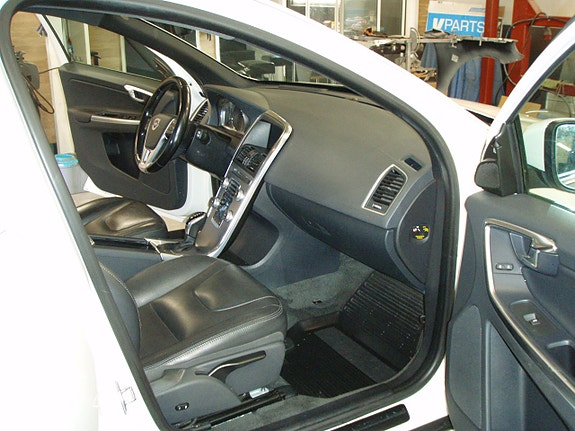 Volvo XC60 10 of 14