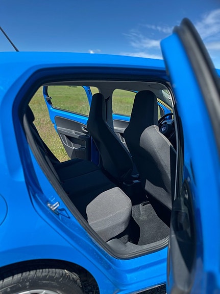 Volkswagen UP! 3 of 5