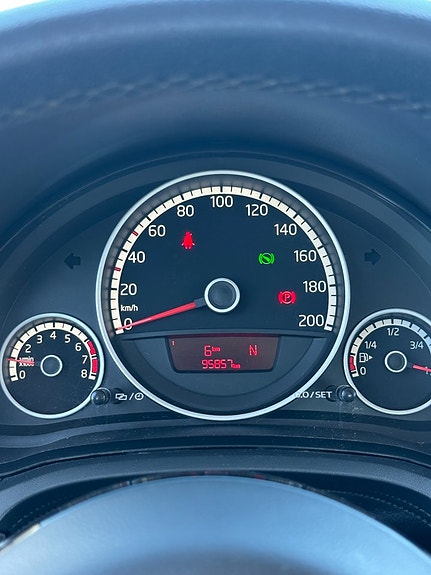 Volkswagen UP! 4 of 5