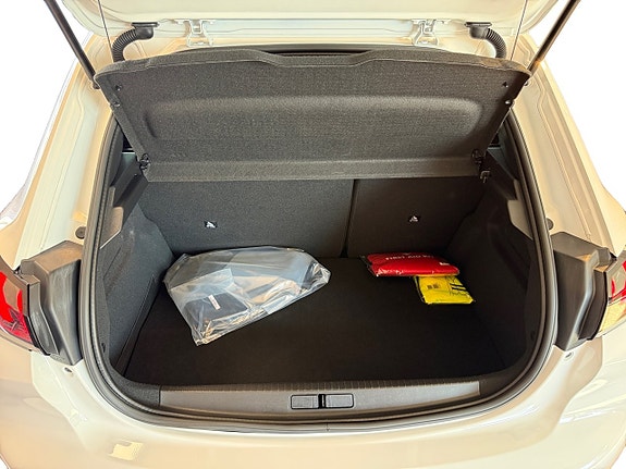 Peugeot 208 13 of 15