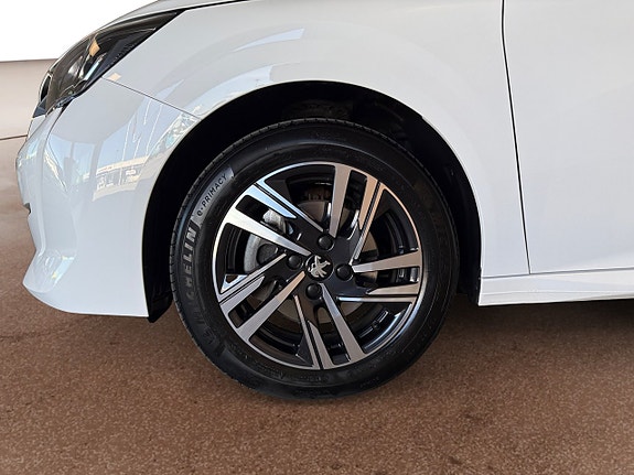 Peugeot 208 6 of 15