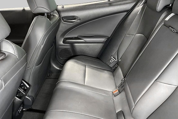 Lexus UX250h 6 of 11