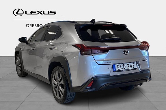 Lexus UX250h 4 of 11
