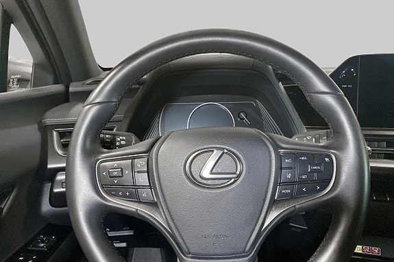 Lexus UX250h 9 of 11