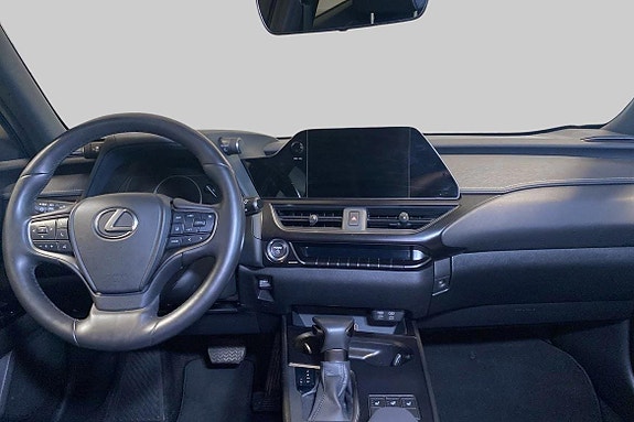Lexus UX250h 8 of 11