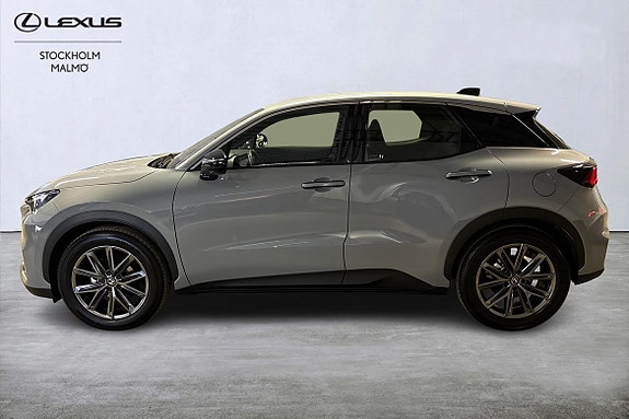Lexus LBX 2 of 5