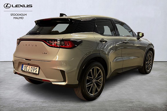 Lexus LBX 4 of 5