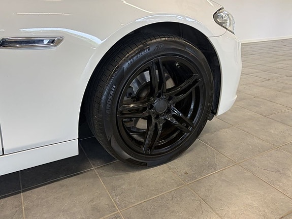 BMW 520d 3 of 5