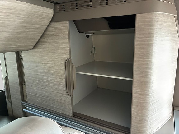 Volkswagen California 19 of 27