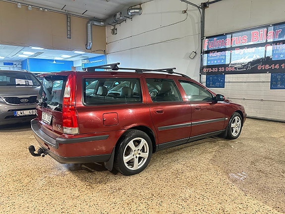 Volvo V70 4 of 5