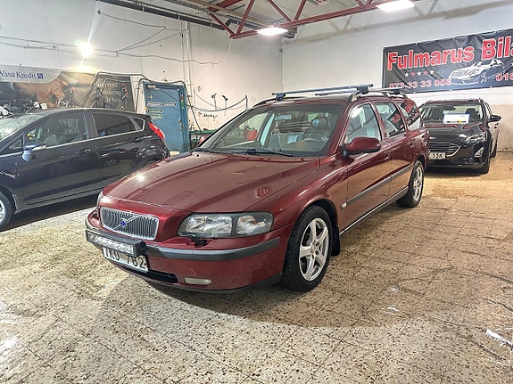 Volvo V70 3 of 5