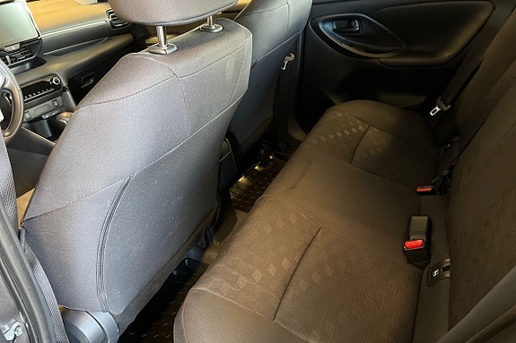 Toyota Yaris 13 of 21