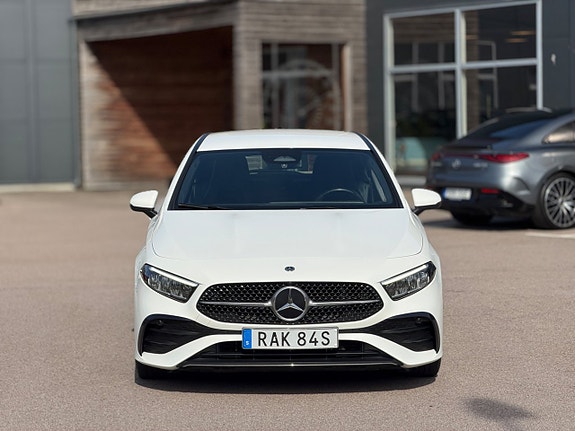 Mercedes-Benz A200 3 of 5