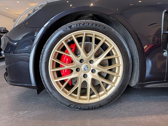 Porsche Panamera GTS 5 of 5