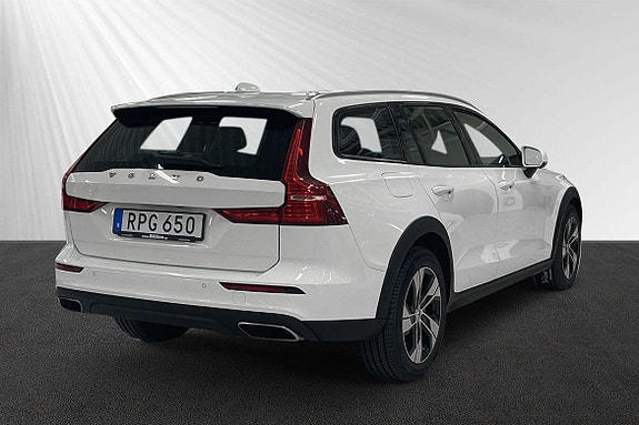 Volvo V60 Cross Country 3 of 5