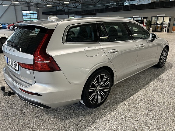 Volvo V60 4 of 5