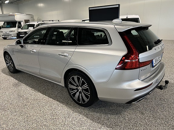Volvo V60 2 of 5
