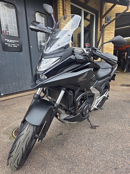 Honda NC750XD -23 4 of 5