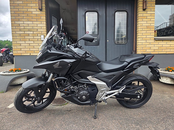 Honda NC750XD -23 2 of 5