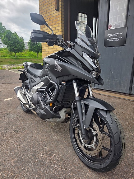 Honda NC750XD -23 3 of 5