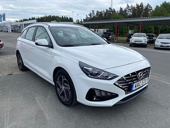 Hyundai i30 2 of 5
