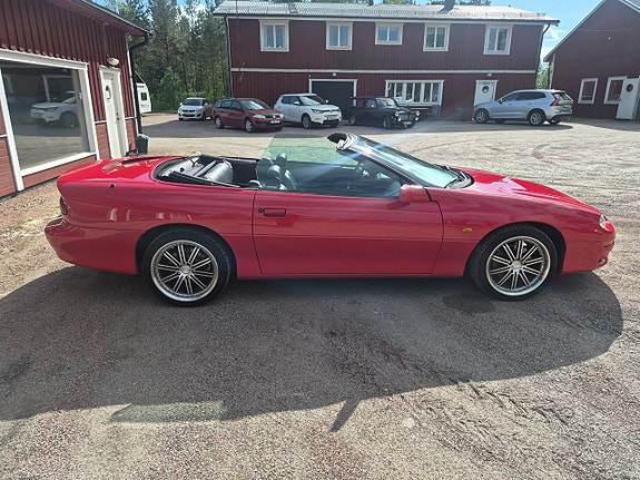 Chevrolet Camaro 2 of 5