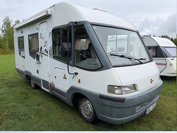 Bürstner L 572 Elegance (fukttest UA/Solcell/Markis/B-kort)