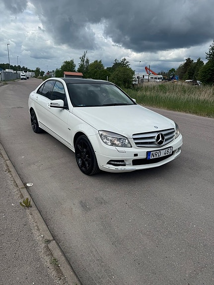 Mercedes-Benz C180 2 of 5