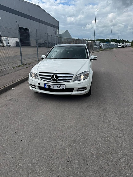 Mercedes-Benz C180 3 of 5