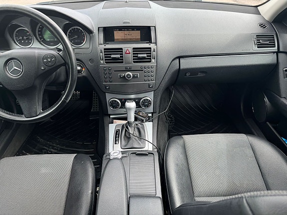 Mercedes-Benz C180 11 of 11