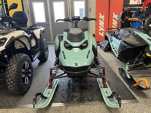 Ski-Doo Freeride 146" 850 Turbo 10,25" 136 mil 2 of 12