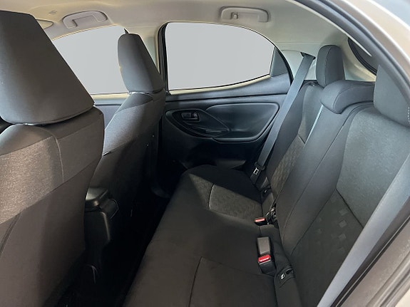 Toyota Yaris 23 of 28