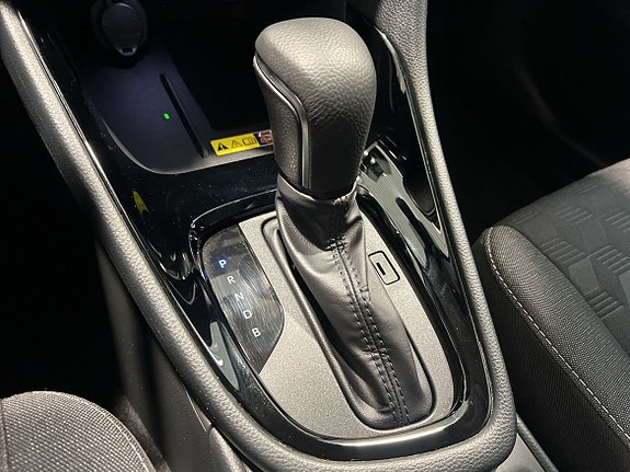 Toyota Yaris 8 of 28