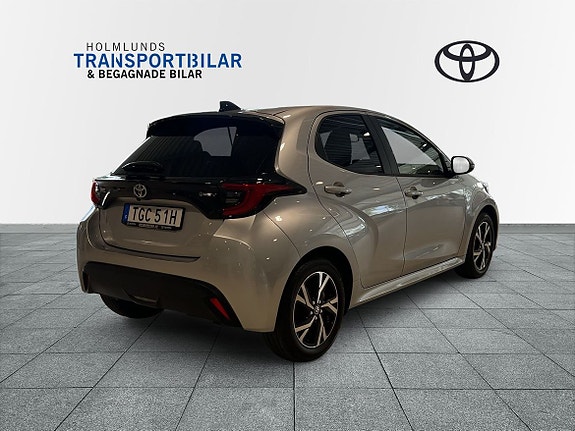 Toyota Yaris 10 of 28