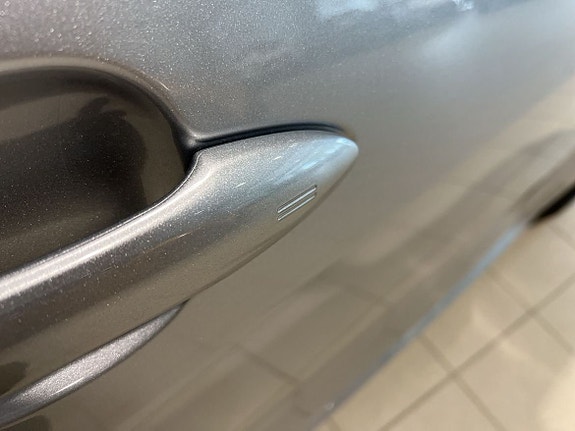 Toyota Yaris 12 of 28