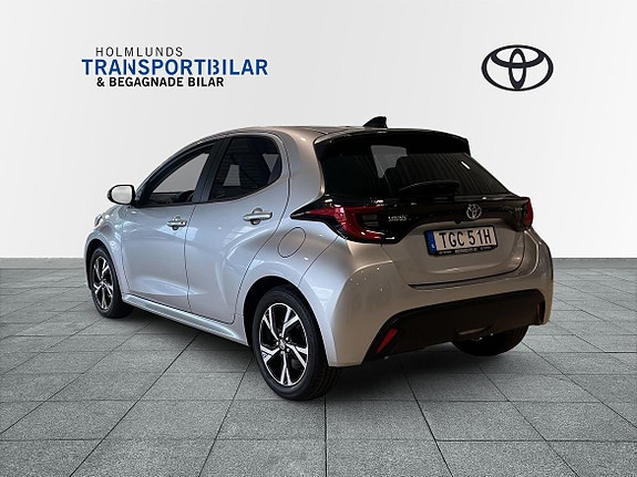 Toyota Yaris 3 of 28