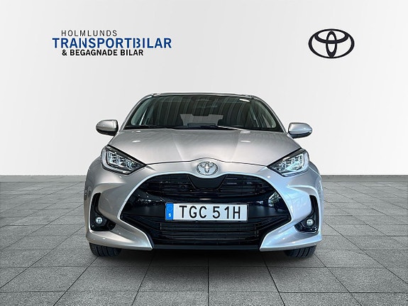 Toyota Yaris 2 of 28