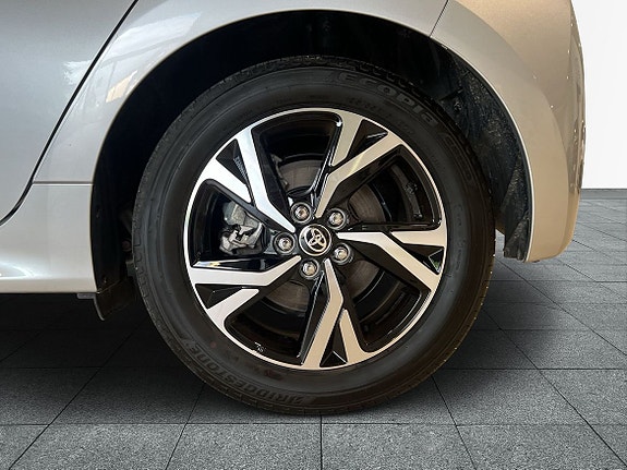 Toyota Yaris 16 of 28