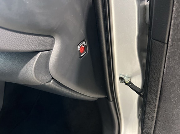 Toyota Yaris 13 of 28