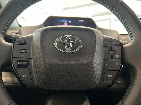 Toyota bZ4X 25 of 26