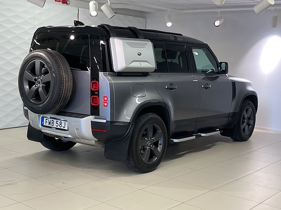 Land Rover Defender 110 5 of 5