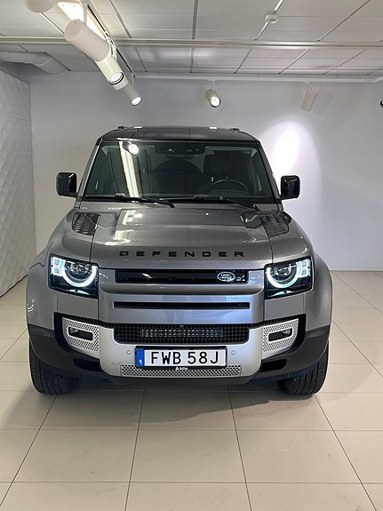 Land Rover Defender 110 2 of 5