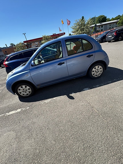 Nissan Micra 2 of 4