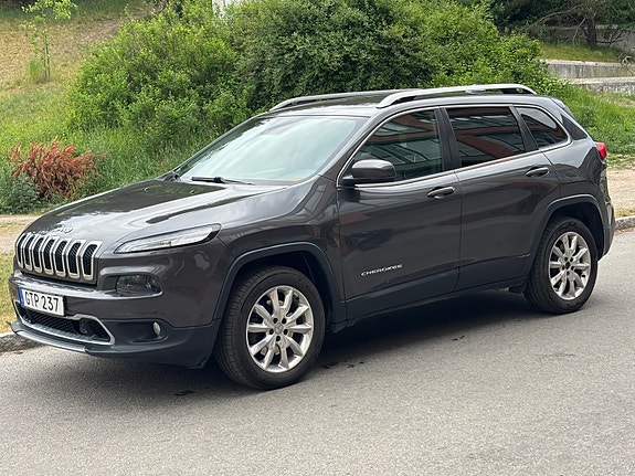Jeep Cherokee 3 of 12