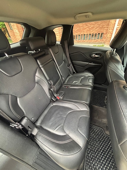 Jeep Cherokee 7 of 12