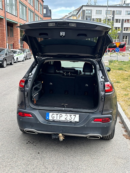 Jeep Cherokee 5 of 12
