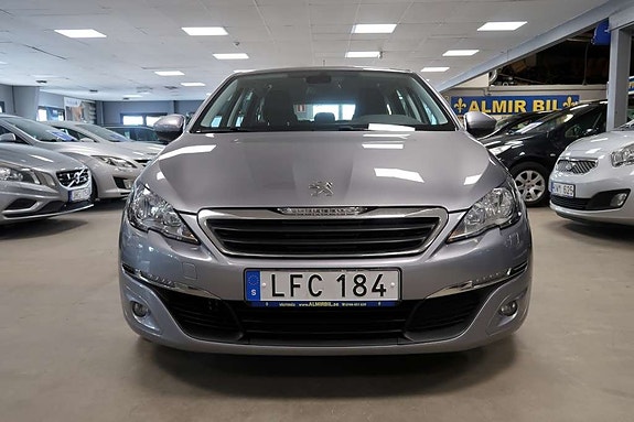 Peugeot 308 SW 2 of 5