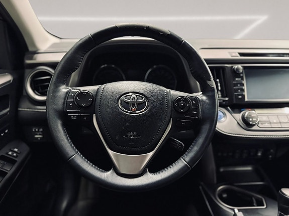Toyota RAV4 17 of 30