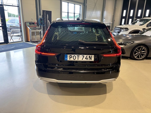 Volvo V90 Cross Country 4 of 5