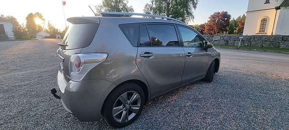 Toyota Verso 2 of 5